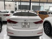 Cần bán lại xe cũ Hyundai Elantra năm sản xuất 2018, màu trắng, giá tốt