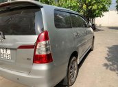 Cần bán Toyota Innova đời 2015, màu vàng