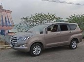 Bán Toyota Innova sản xuất năm 2017, màu vàng