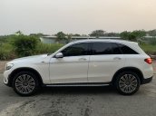 Cần bán lại xe Mercedes GLC250 sản xuất 2019, màu trắng, xe siêu lướt