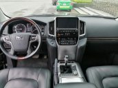 Cần bán nhanh chiếc Toyota Land Cruiser VX V8, sản xuất 2016, màu đen, nhập khẩu