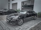 Thanh lý gấp chiếc Mercedes C200 đời 2018, màu đen, giá tốt