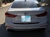 Cần bán lại xe Hyundai Elantra 2018, màu trắng, giá 636tr