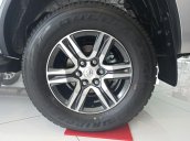 Bán Toyota Fortuner 2020 - máy dầu - số tự động, cam kết giá tốt - khuyến mãi lớn, trả trước 250 triệu - lãi suất thấp