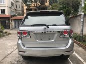 Bán xe Toyota Fortuner 2015, số tự động, màu bạc