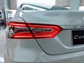 Bán Toyota Camry nhập Mỹ, sản xuất 2020, mới 100%, xe full option, giao ngay tận tay khách