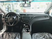 Bán Toyota Camry nhập Mỹ, sản xuất 2020, mới 100%, xe full option, giao ngay tận tay khách