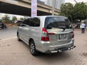 Cần bán Toyota Innova 2.0 E năm 2015, màu bạc ít sử dụng