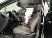 Cần bán lại xe Hyundai Santa Fe 2.4 AT 4WD đời 2017, màu đen còn mới
