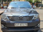 Cần bán xe Toyota Fortuner 2013 máy xăng, xe mới 90%