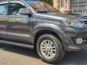 Cần bán xe Toyota Fortuner 2013 máy xăng, xe mới 90%