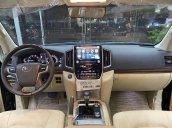 Cần bán Toyota Land Cruiser 5.7 sản xuất năm 2016, màu đen, xe nhập