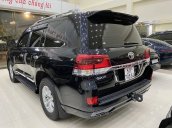 Cần bán Toyota Land Cruiser 5.7 sản xuất năm 2016, màu đen, xe nhập