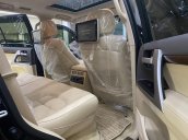 Cần bán Toyota Land Cruiser 5.7 sản xuất năm 2016, màu đen, xe nhập