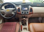 Cần bán lại xe Toyota Innova G đời 2008 xe gia đình, giá chỉ 279 triệu