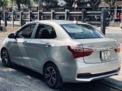Cần bán Hyundai Grand i10 2017, màu bạc  