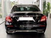 Mercedes-Benz E300 AMG khuyến mãi hấp dẫn khi mua xe