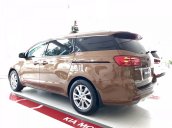 Kia Sedona Luxury màu vàng MY3 - ưu đãi khủng, giảm tiền mặt lên đến 60tr, tặng camera hành trình, bộ phụ kiện