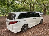 Bán Honda Odyssey 2.4 AT sản xuất 2016, màu trắng, nhập khẩu xe gia đình