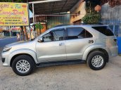 Bán ô tô Toyota Fortuner đời 2012, màu bạc số sàn, 568 triệu