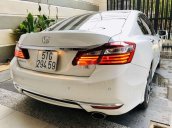 Cần bán gấp Honda Accord 2.4 AT sản xuất năm 2017, màu trắng, xe nhập như mới