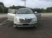 Cần bán lại xe Toyota Innova E MT năm 2014, màu bạc số sàn, giá 420tr