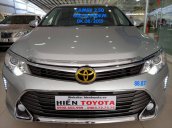 Cần bán lại xe Toyota Camry 2.5Q đời 2015, màu bạc như mới