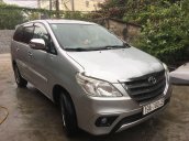 Cần bán xe Toyota Innova đời 2015, màu bạc số sàn