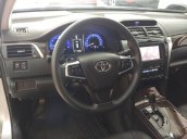 Cần bán lại xe Toyota Camry 2.5Q đời 2015, màu bạc như mới