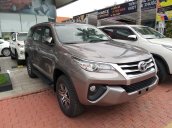 Bán nhanh với giá thấp chiếc Toyota Fortuner 2.4G, đời 2020, có sẵn xe, giao nhanh