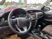 Bán nhanh với giá thấp chiếc Toyota Fortuner 2.4G, đời 2020, có sẵn xe, giao nhanh
