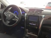 Cần bán lại xe Toyota Camry 2.5Q đời 2015, màu bạc như mới