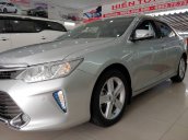 Cần bán lại xe Toyota Camry 2.5Q đời 2015, màu bạc như mới