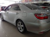 Cần bán lại xe Toyota Camry 2.5Q đời 2015, màu bạc như mới