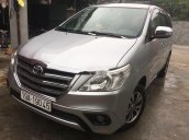 Cần bán xe Toyota Innova đời 2015, màu bạc số sàn