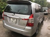 Cần bán xe Toyota Innova đời 2015, màu bạc số sàn