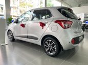 Bán nhanh với chiếc Hyundai Grand i10 hatchback AT sản xuất 2019, màu bạc, giao nhanh