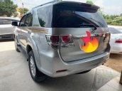 Cần bán Toyota Fortuner đăng ký lần đầu 2013, màu bạc, còn mới, giá tốt 645 triệu đồng