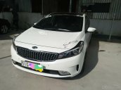 Cần bán xe Kia Cerato 1.6 AT đời 2017, màu trắng xe gia đình