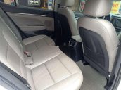 Cần bán Hyundai Elantra 1.6AT năm 2017, màu trắng số tự động