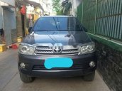 Cần bán Toyota Fortuner sản xuất năm 2011, màu xám chính chủ