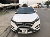 Cần bán gấp Hyundai Tucson sản xuất 2016, màu trắng, nhập khẩu