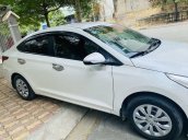 Bán Hyundai Accent đời 2019, màu trắng còn mới