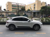 Xe chính chủ bán Porsche Macan 2.0L sx 2015, màu trắng, nội thất kem sang trọng và trẻ trung