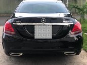 Cần bán gấp Mercedes năm sản xuất 2017, màu đen