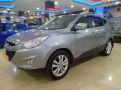 Cần bán Hyundai Tucson sản xuất 2010, màu bạc, nhập khẩu