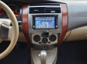 Cần bán Nissan Grand Livina đời 2012 số tự động