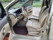 Cần bán Nissan Grand Livina đời 2012 số tự động