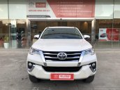 Cần bán Toyota Fortuner 2.7V AT xăng 4x2 2017, trắng 50.000km, xe gia đình giá ưu đãi