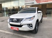 Cần bán Toyota Fortuner 2.7V AT xăng 4x2 2017, trắng 50.000km, xe gia đình giá ưu đãi